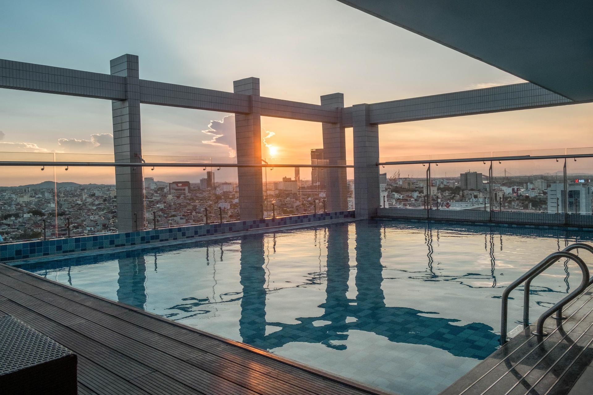 Bể bơi ngoài trời